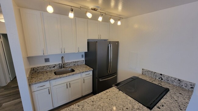 Building Photo - 84-757-757 Kiana Pl