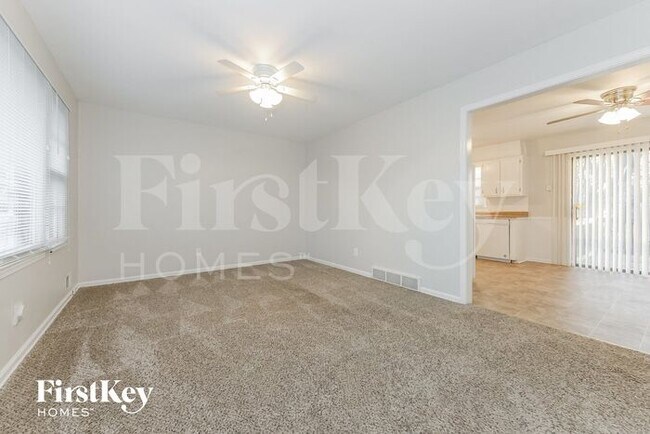 Foto del edificio - 8607 Elm Ave