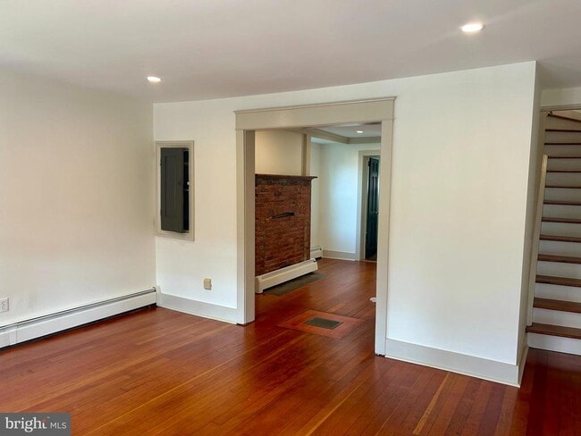 Foto del edificio - 1327 W Strasburg Rd
