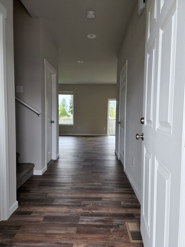Building Photo - Yelm Creek Estates, 4 Bedroom, 2.5 Bathroo...