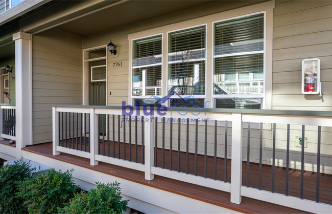 Foto del edificio - 7761 NE Mary Beth Ln