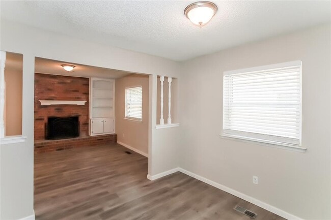 Building Photo - 916 Clear Creek