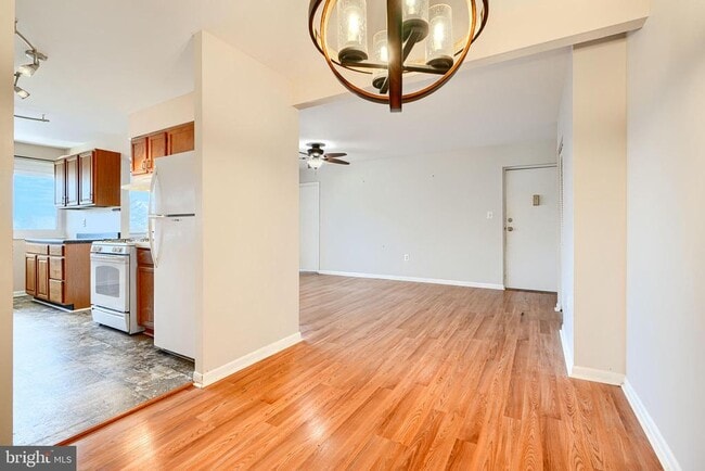 Building Photo - 130 Royal Oak Dr