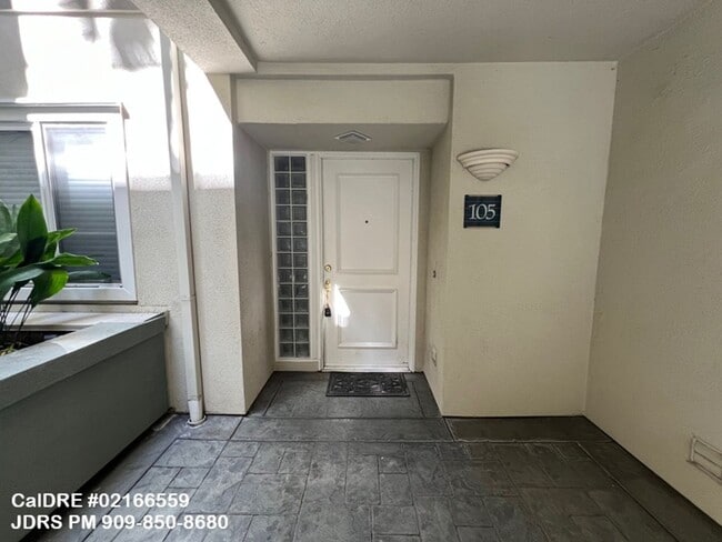 Building Photo - Price Lowered! Irvine 2 Bedroom Condo