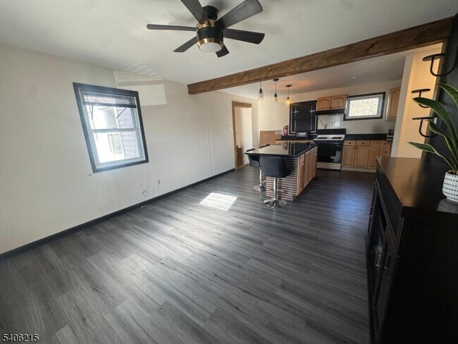 Foto del edificio - 2505 Girard Pl