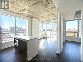 Building Photo - 1030 King St W