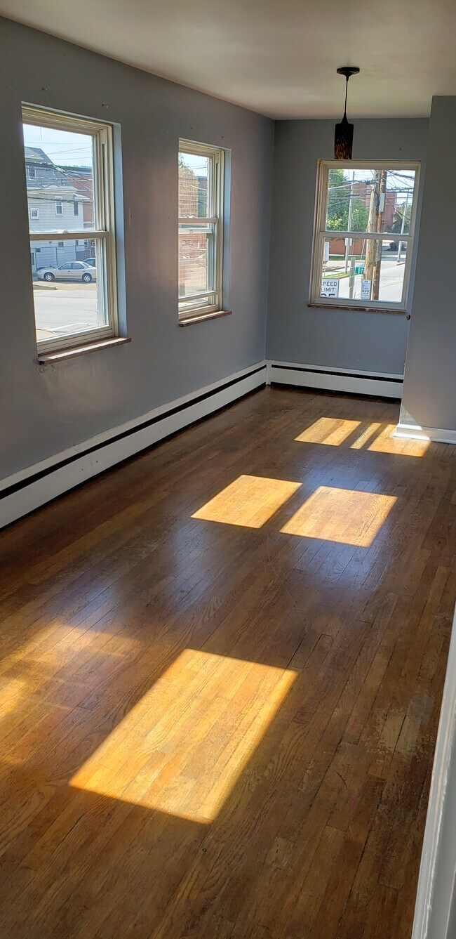 Building Photo - 656 Duss Ave