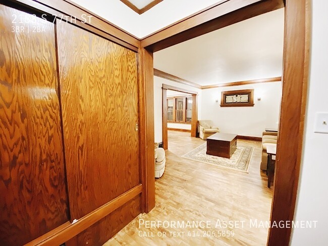 Building Photo - Breathtaking West Allis 3BR Single Family ...
