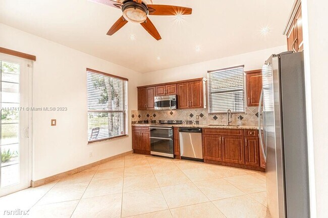 Building Photo - 3 br, 2 bath House - 13192 NW 8th St # 1