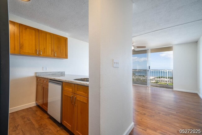 Foto del edificio - $2,350 / 1br - 552ft2 - Modern Comfort & Convenience 1BR/1BA/1PKG unit in Lele Pono Condo (Aiea)