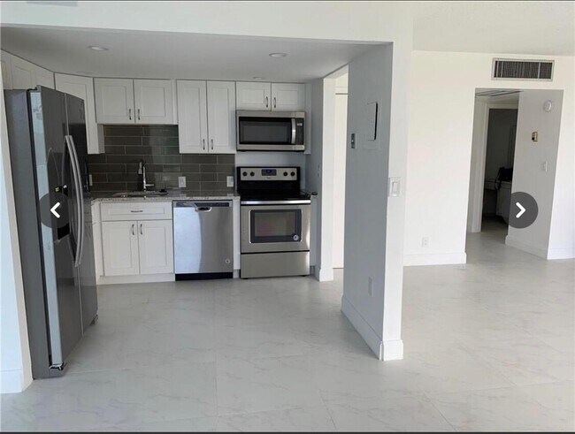 Foto del edificio - 20335 W Country Club Dr