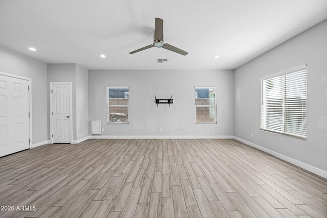 Building Photo - 1013 E Odeum Ln