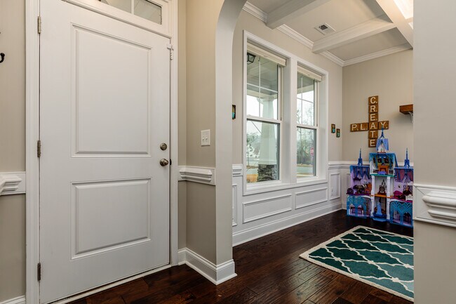 Building Photo - 205 Parrish Ln