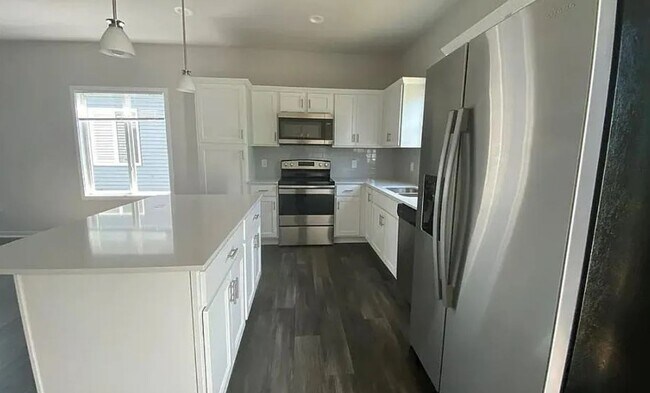 Foto del edificio - Newer 3BR 2.5ba house in Urbandale, available July 6th!