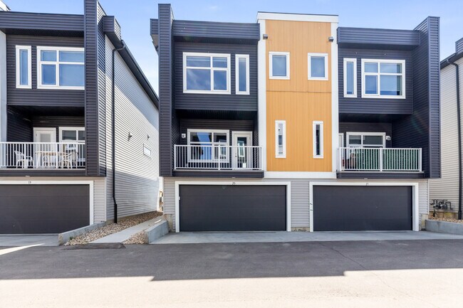 Photo du bâtiment - 1631 Hammond Cres NW