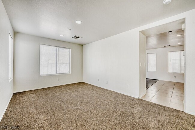 Foto del edificio - 2562 Begonia Valley Ave