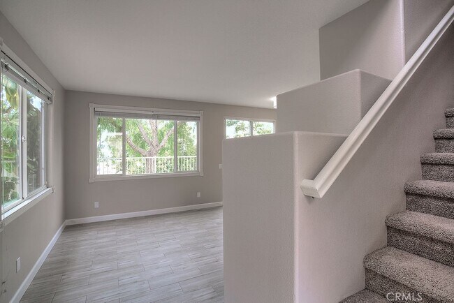 Foto del edificio - 37 Cottonwood Dr