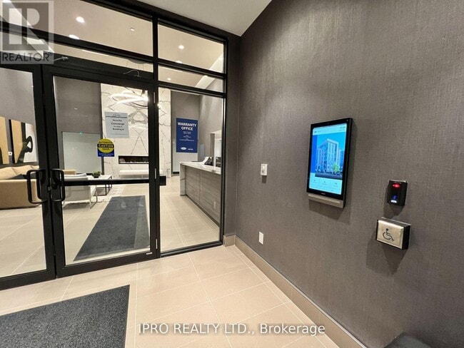 Photo du bâtiment - 470-470 Gordon Krantz Ave