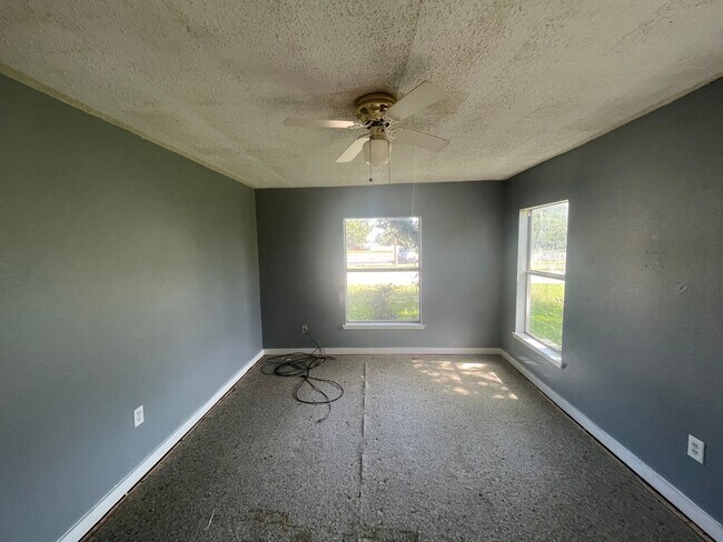 Foto del edificio - 3 bedroom, 1 bath