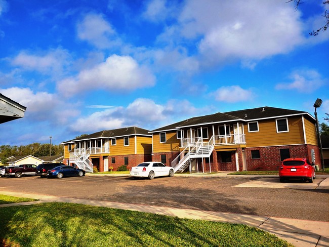 Building Photo - Sun Meadow Apartments