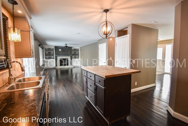 Foto del edificio - 4 br, 2.5 bath House - 570 SE Carefree Ln