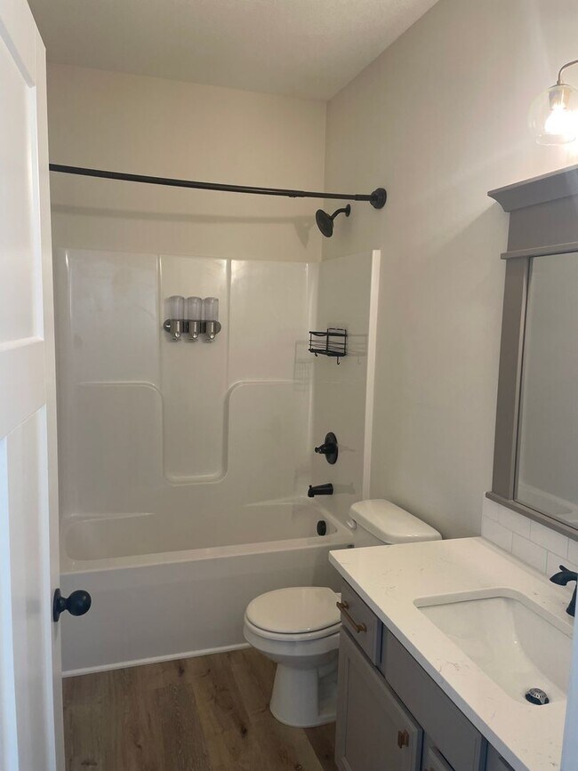 Building Photo - BEAUTIFUL 5 BEDROOM HOME  WITH LAKE VIEW A...