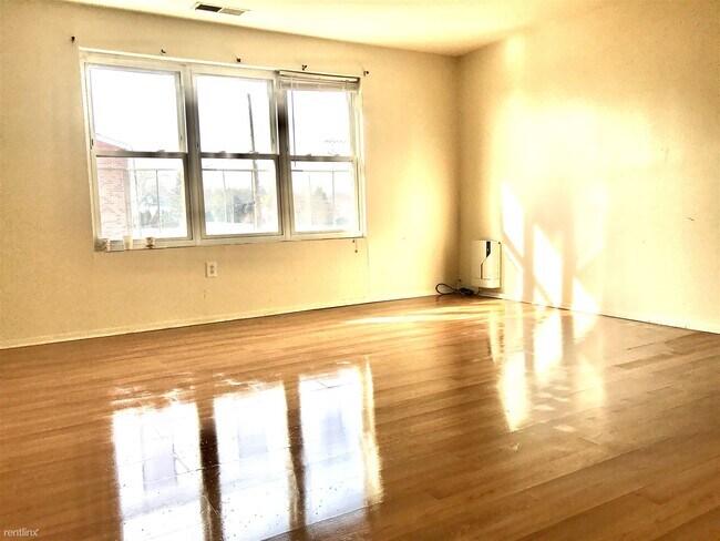 Building Photo - 2 br, 1 bath House - 3401 Arthur St # 2