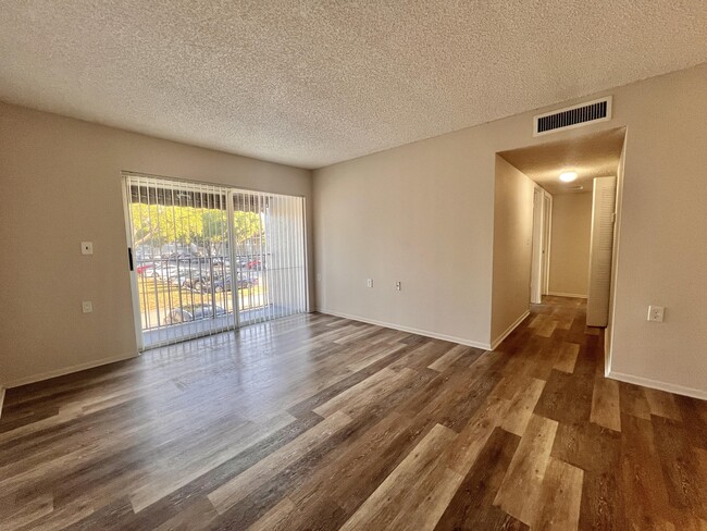 Foto del edificio - 1174 Lake Terry Dr