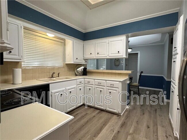 Building Photo - 7421 Lake Neuchatel Dr