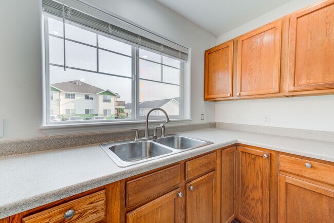 Building Photo - 3 Bed 2 Bath Unit Available in Bozeman!