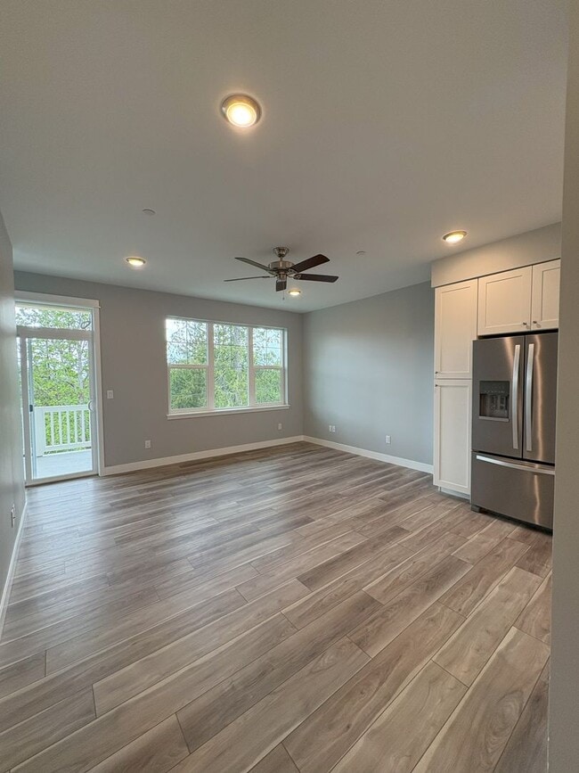 Building Photo - 3619 Sussex Dr