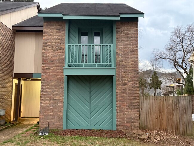 Foto del edificio - 2437B River Oaks Blvd