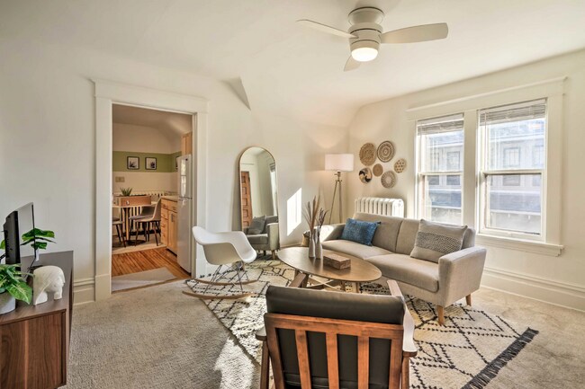 Foto del edificio - Charming Upper Level Duplex