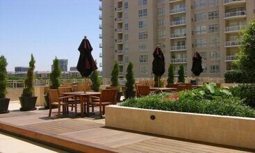 Building Photo - 3225 Turtle Creek Blvd
