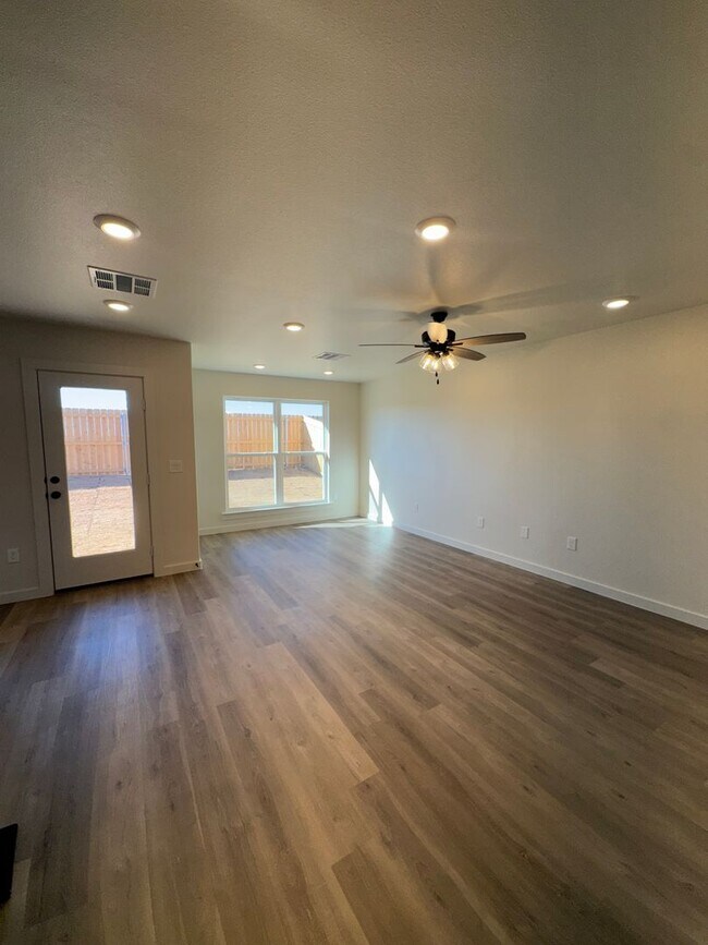 Foto del edificio - Brand New Construction 3/2/1 in Homestead!!! 1/2 off special  1st month's rent