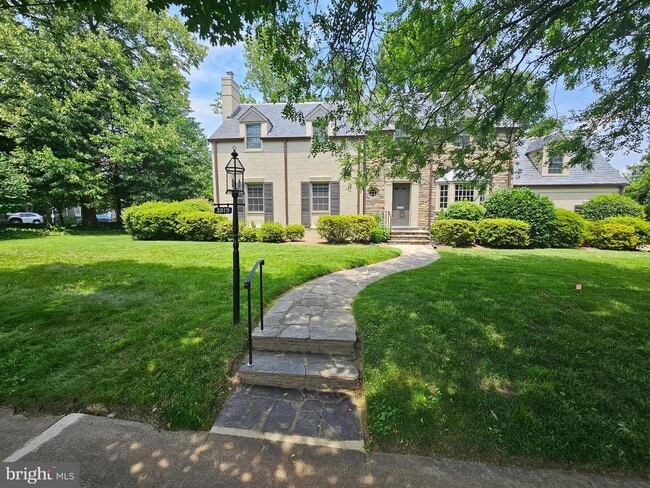 Building Photo - 3819 Woodbine St