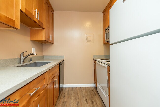 Building Photo - 1140 Ayala Dr