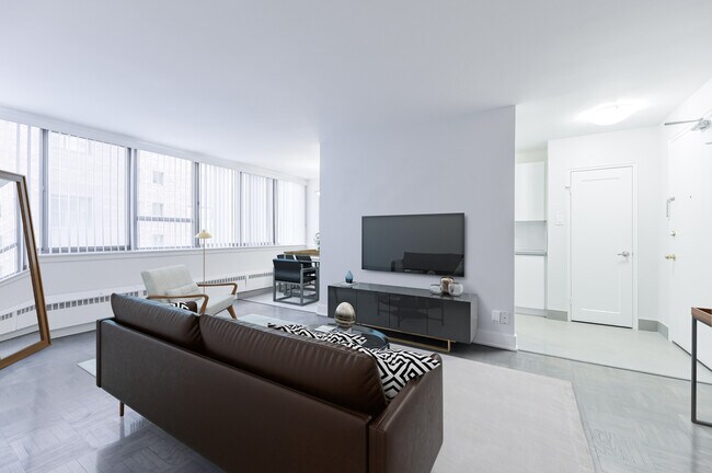 Building Photo - Skyliner