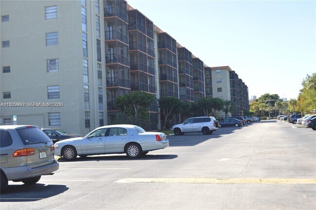 Foto del edificio - 16851 NE 23rd Ave