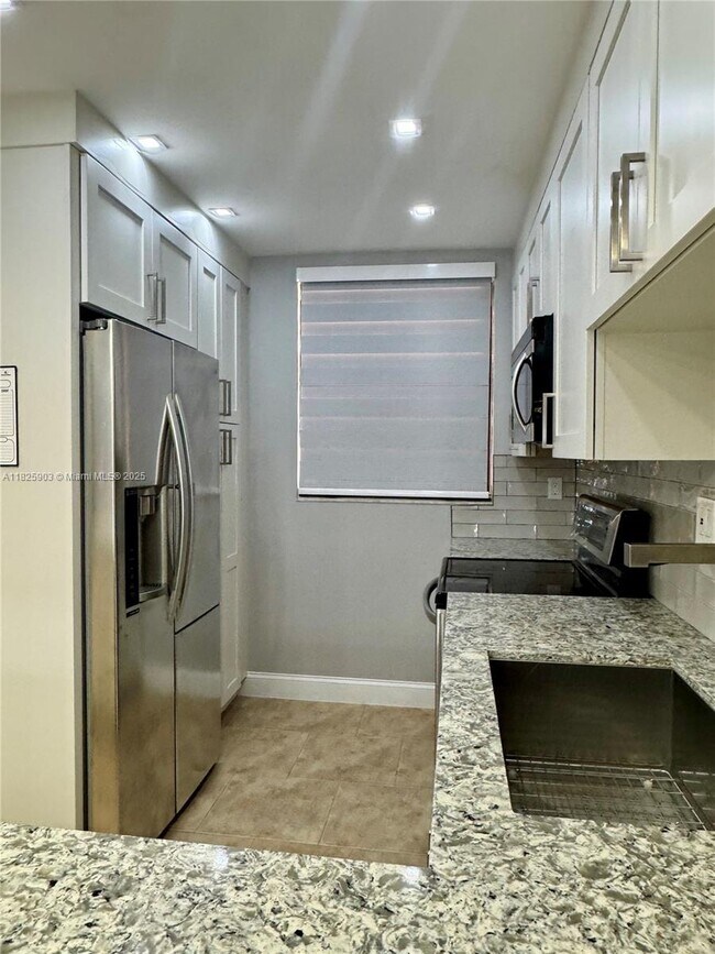 Foto del edificio - 8437 Forest Hills Dr