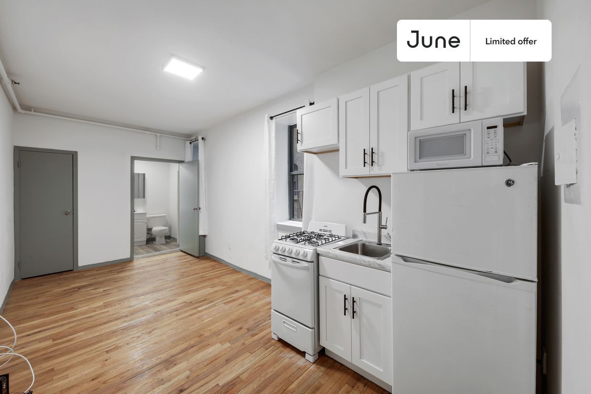 Foto principal - 239 W 63rd St