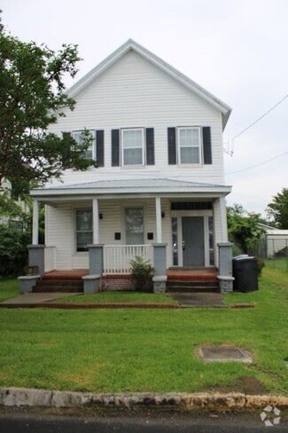 Building Photo - 537 Watkins St