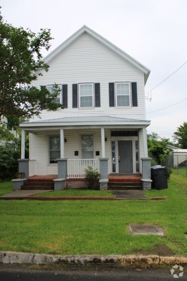 Building Photo - 537 Watkins St
