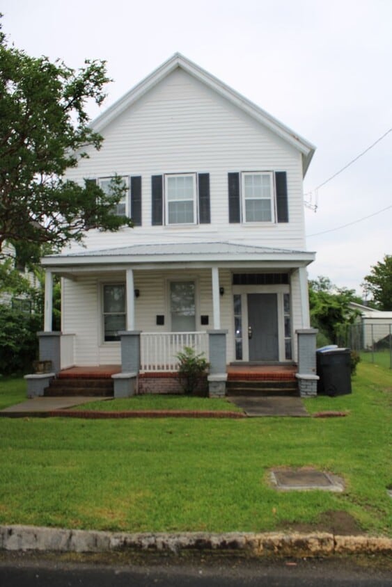 Primary Photo - 537 Watkins St