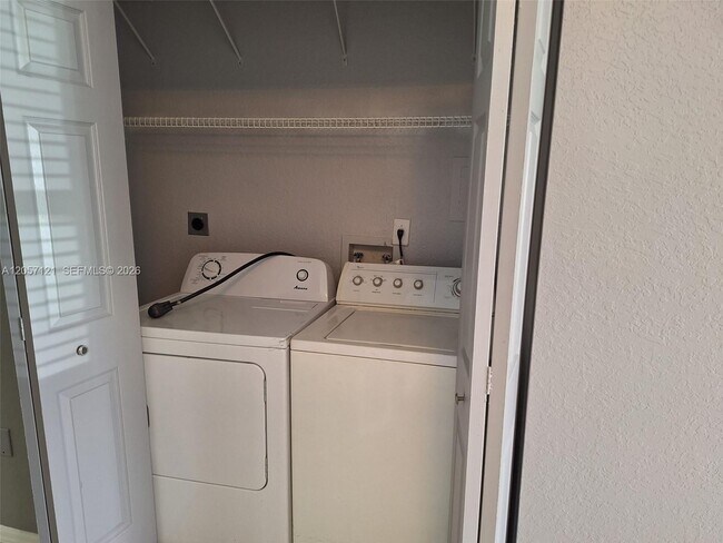 Foto del edificio - 5761 NW 115th Ct