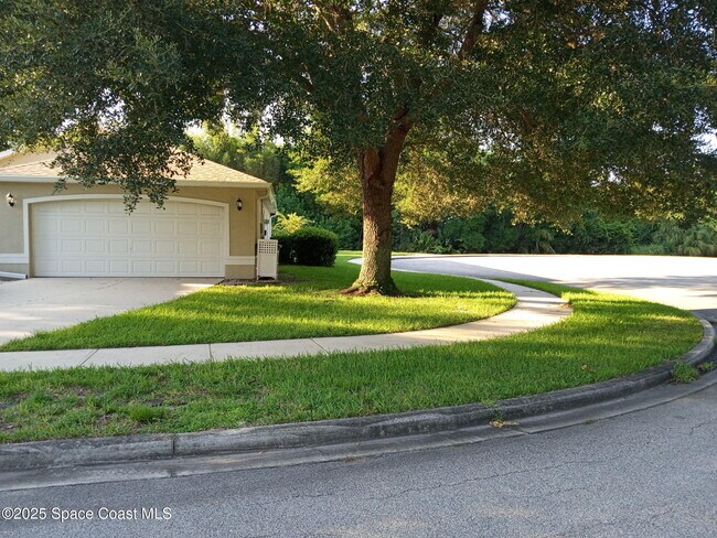 Foto del edificio - 412 Hollow Glen Dr