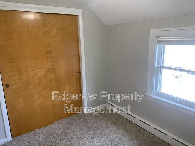 Building Photo - 1320 Quarry Ave NW