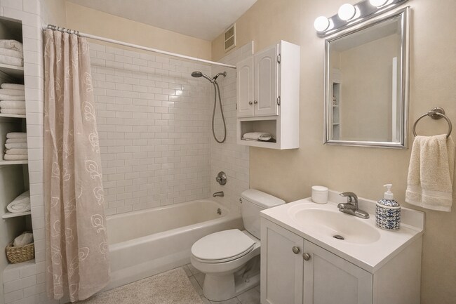 Foto del edificio - 1748 Beacon St