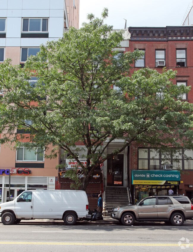Foto del edificio - 108 W 116th St