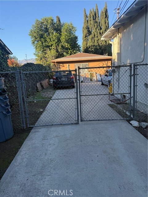 Foto del edificio - 11111 Wildflower Rd